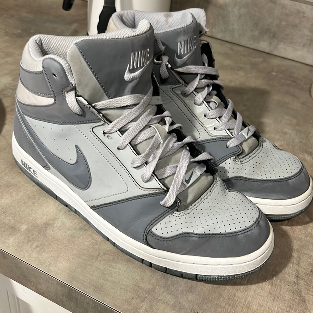 Nike Prestige 4 grey and white